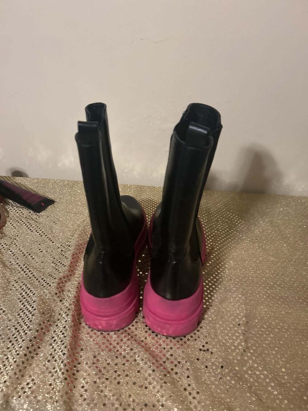 Shoes - Picture 3 of 4